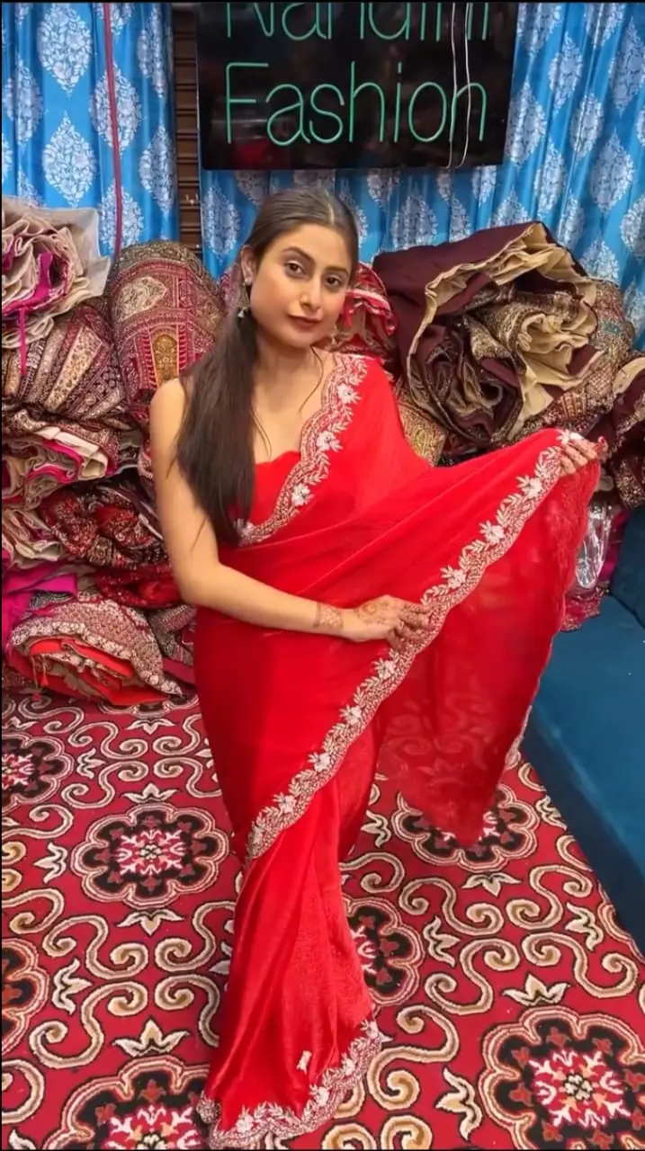Red Saree with Floral Embroidery for Wedding Red Saree with Floral Embroidery for Wedding